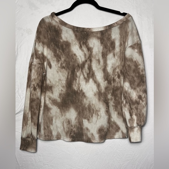 off the shoulder lelis collections long sleeve tee / sweater - Picture 2 of 4